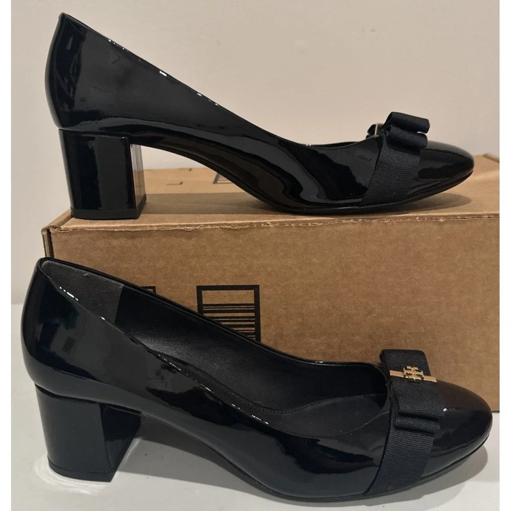 Tory Burch Size 9M Trudy Block Heel Pumps Gold Logo Bow Black Patent Leather
